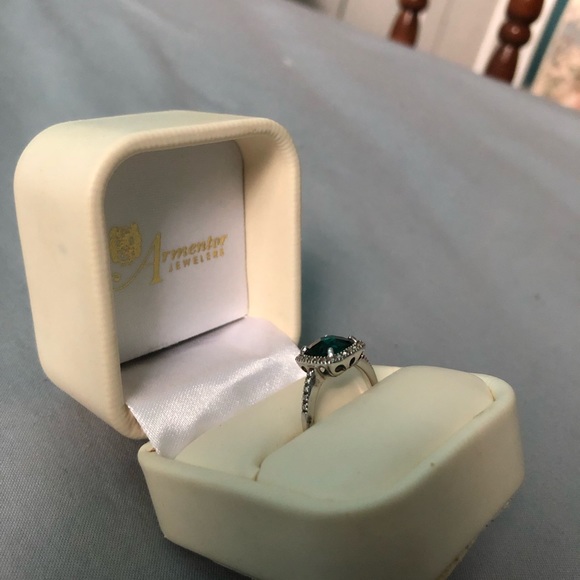 Emerald/Silver Ring - Picture 4 of 7